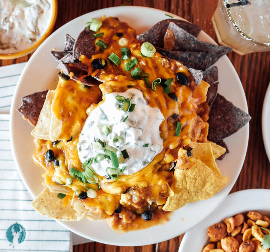 plate of turkey chili nachos